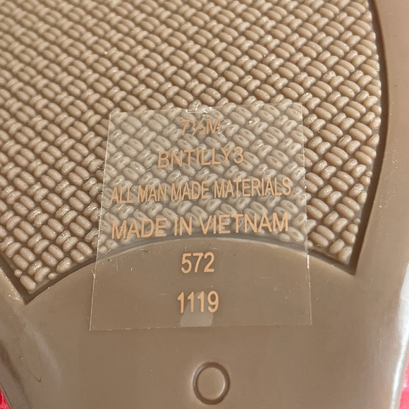 NWOT Bandolino “Tilly 3” Embellished Strap Sandal - Picture 6 of 10